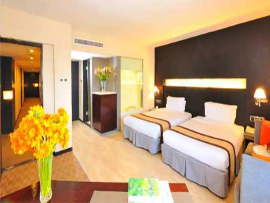 Hotel Beverly Plaza Macao 4*,