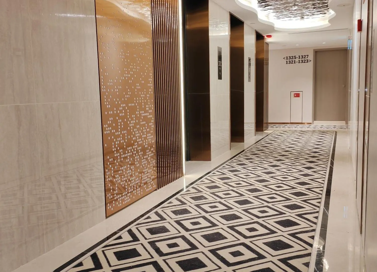 Hotel Beverly Plaza Macao 4*,