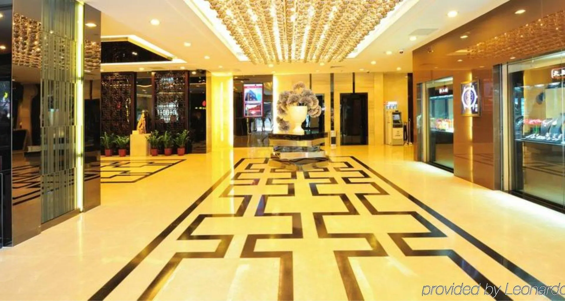 Hotel Beverly Plaza Макао 4*,  Китай